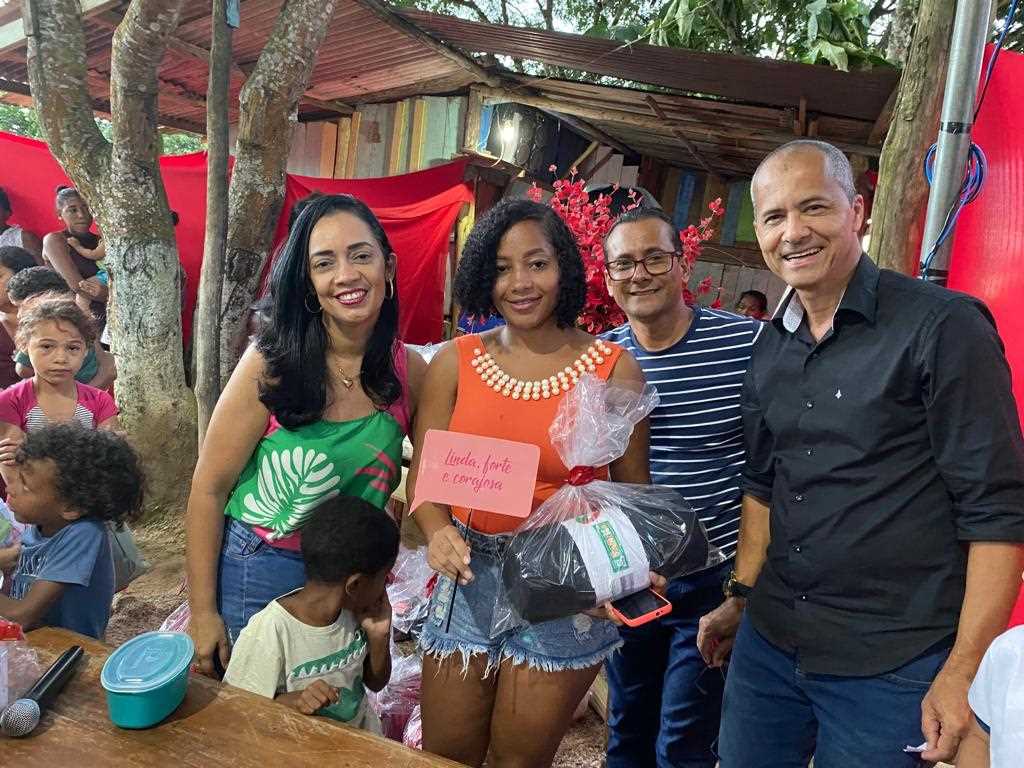 Camacã: Prefeitura homenageia as Mães da Portelinha I através do Projeto Brechó Solidário.
